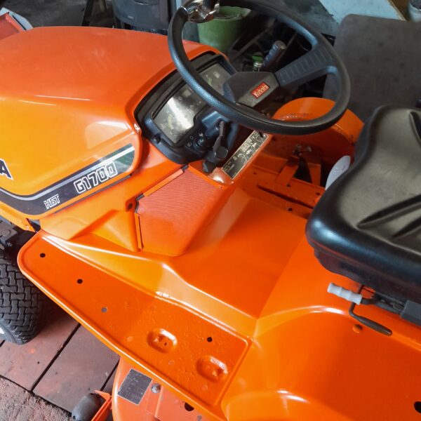 Tracteur, tondeuse, chasse-neige Kubota G1700. – Image 4