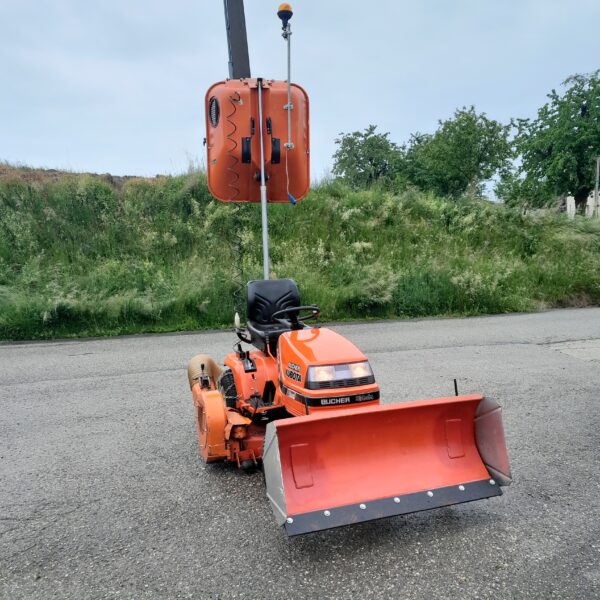 Tracteur, tondeuse, chasse-neige Kubota G1700. – Image 6