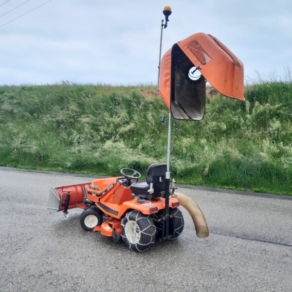 Tracteur, tondeuse, chasse-neige Kubota G1700. – Image 9