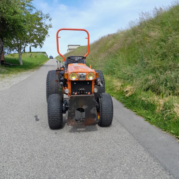 Tracteur Kubota B7100. – Image 8