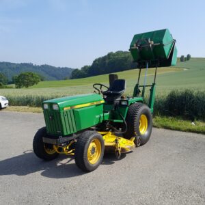 Tracteur John-John-Deere 955.