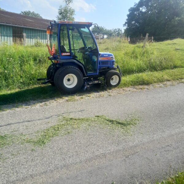 Tracteur Iseki 3240 équipé tonte! – Image 5