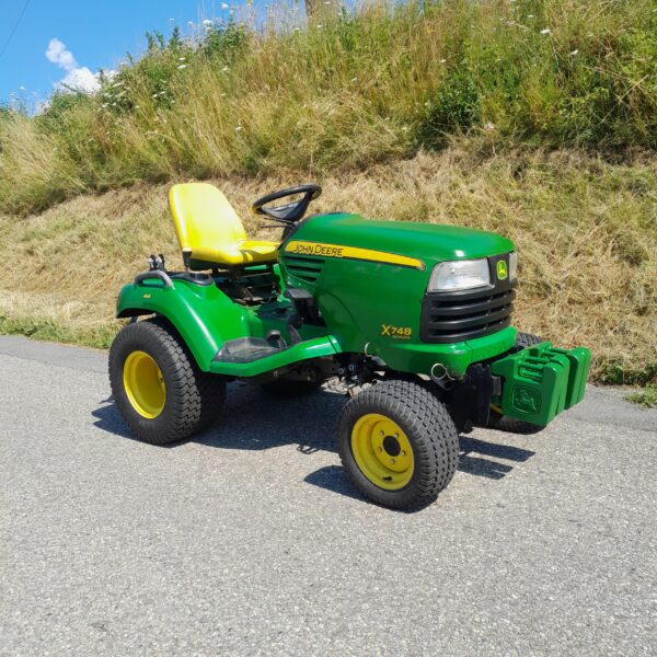Tracteur à gazon John-Deere X748. – Image 14