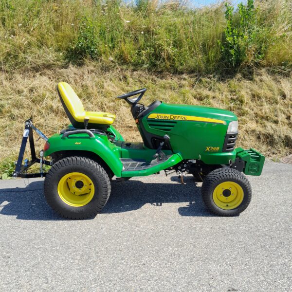 Tracteur à gazon John-Deere X748. – Image 13