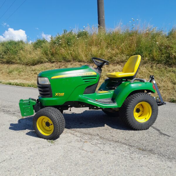 Tracteur à gazon John-Deere X748. – Image 12