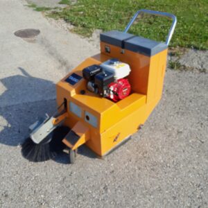 Balayeuse autotractée Taski.