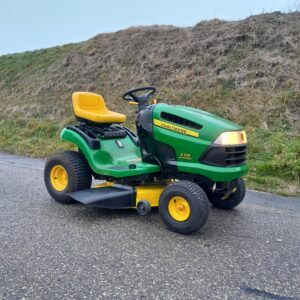 Tracteur a gazon, tondeuse John-Deere X110!