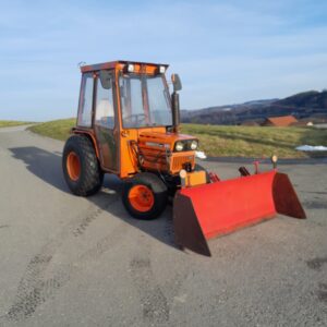 Tracteur Kubota B8200.