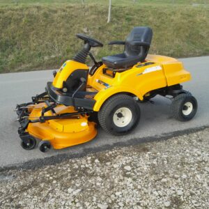 Faucheuse autoportée à rotation zéro.